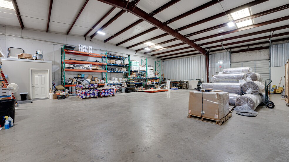 More Photos Of 350 English Trl, Venus Warehouse For Lease