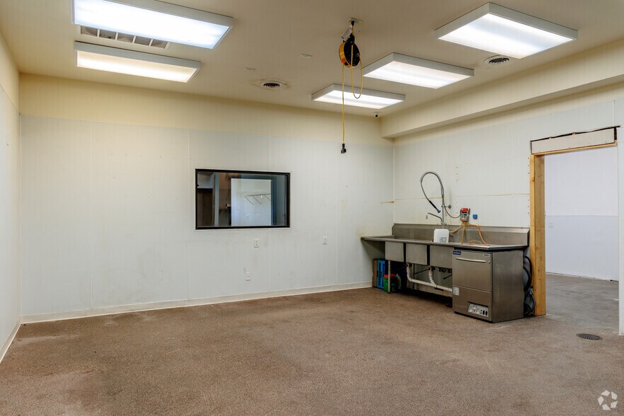 More Photos Of 72399 US Highway 40, Tabernash Showroom For Sale