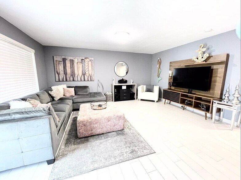 More Photos Of 2638 Lake Dr, Riviera Beach Apartments For Sale