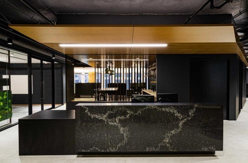 More Photos Of 125 S Wacker Dr, Chicago Office For Lease