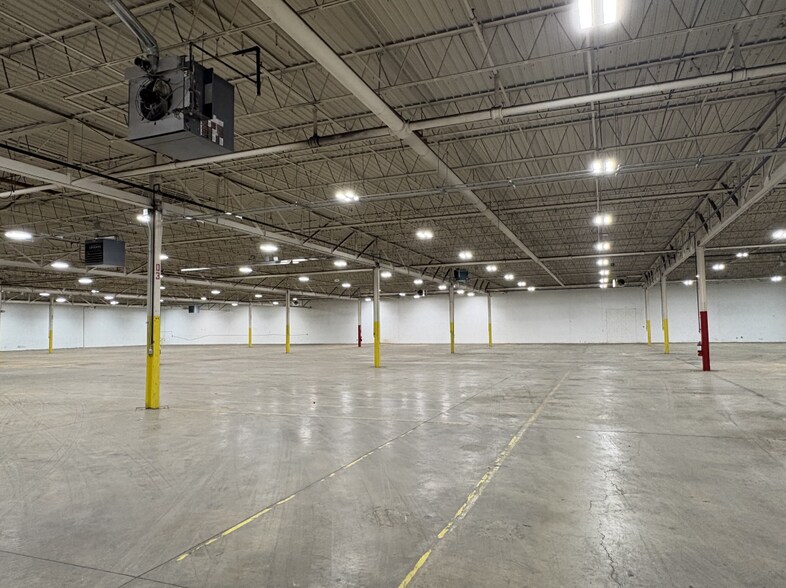More Photos Of 6500 E Davison St E, Hamtramck Distribution For Lease