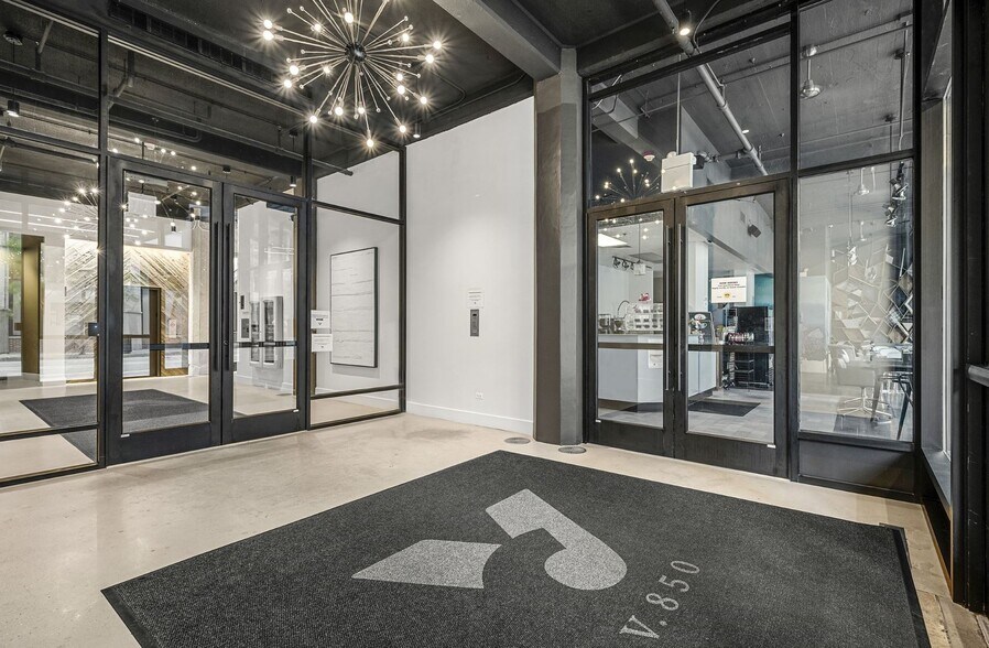 More Photos Of 850 W Jackson Blvd, Chicago Office For Lease