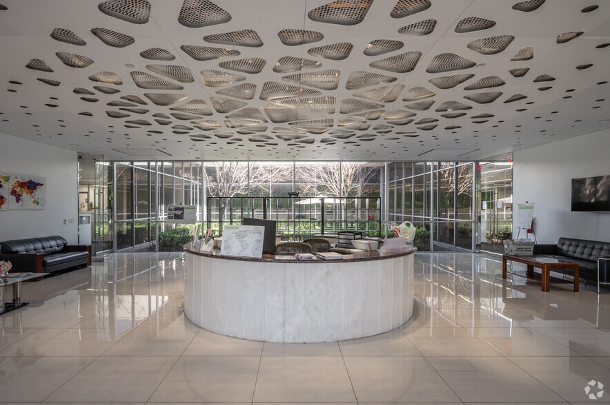 More Photos Of 2323 Main St, Irvine Warehouse For Lease