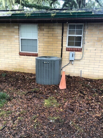 More Photos Of 463509 Sr-200, Yulee Office For Sale