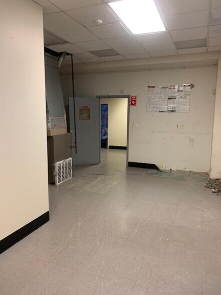 More Photos Of 185 E Post Road White Plns, White Plains Storefront For Lease