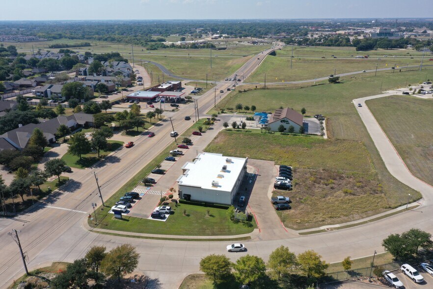 More Photos Of 2251 Brown St, Waxahachie Freestanding For Sale