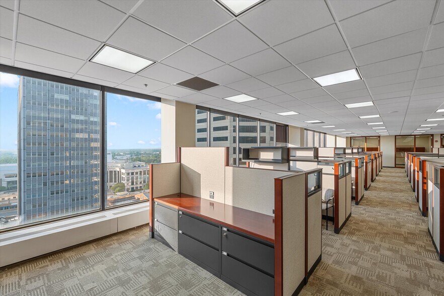 More Photos Of 400 Texas St, Shreveport Office For Sale