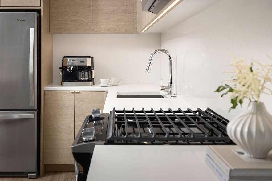 More Photos Of 702 Broadway, San Diego Apartments For Lease