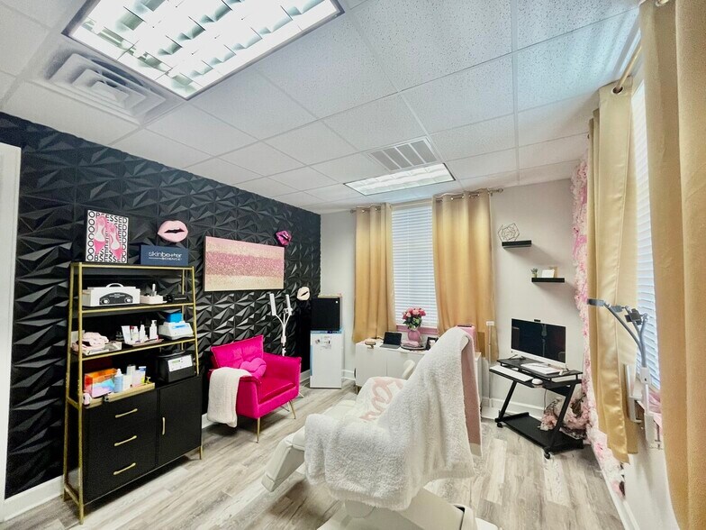 More Photos Of 12440 Emily Ct, Sugar Land Medical For Lease