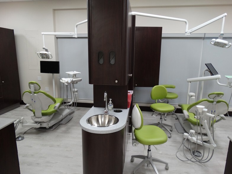 More Photos Of 6051-6095 W Commercial Blvd, Tamarac Medical For Sale