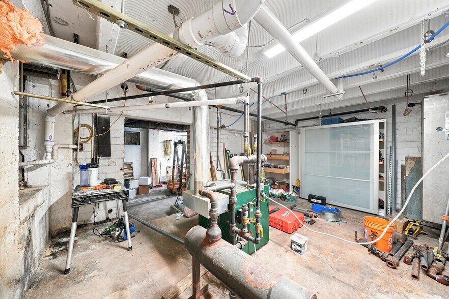 More Photos Of 68 W Maiden St, Washington Freestanding For Sale