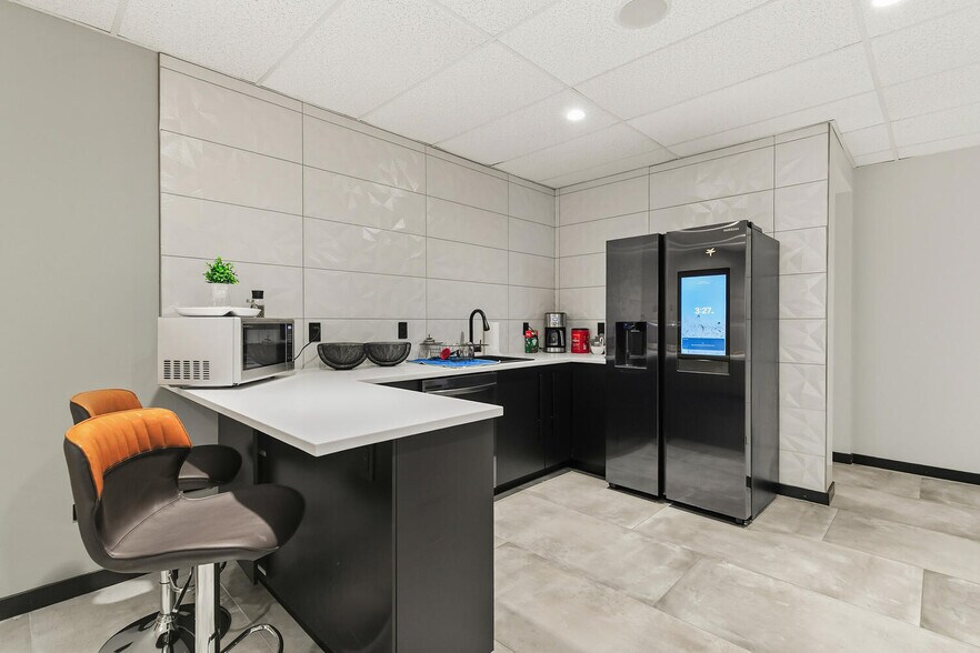 More Photos Of 7108 S Alton Way, Englewood Flex For Sale