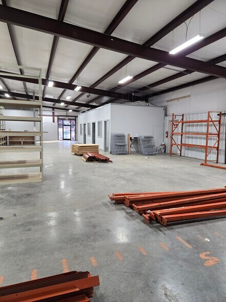 More Photos Of 124 Woodcrest Rd, Asheboro Warehouse For Lease