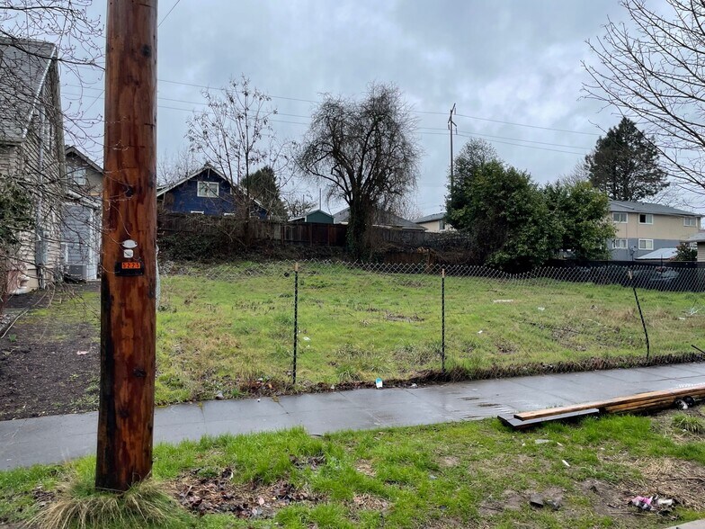 More Photos Of 5205 SE 18th Ave, Portland Apartments For Sale