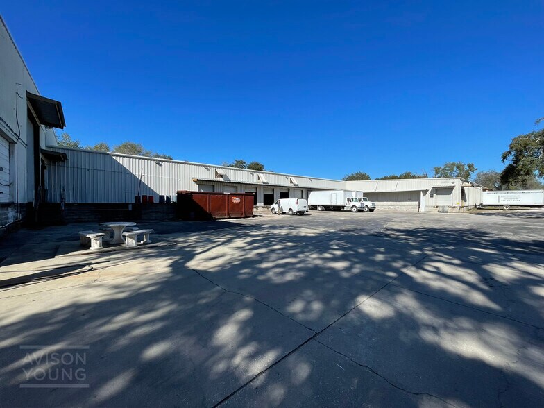 More Photos Of 1107 N Thomas Ave, Leesburg Warehouse For Lease