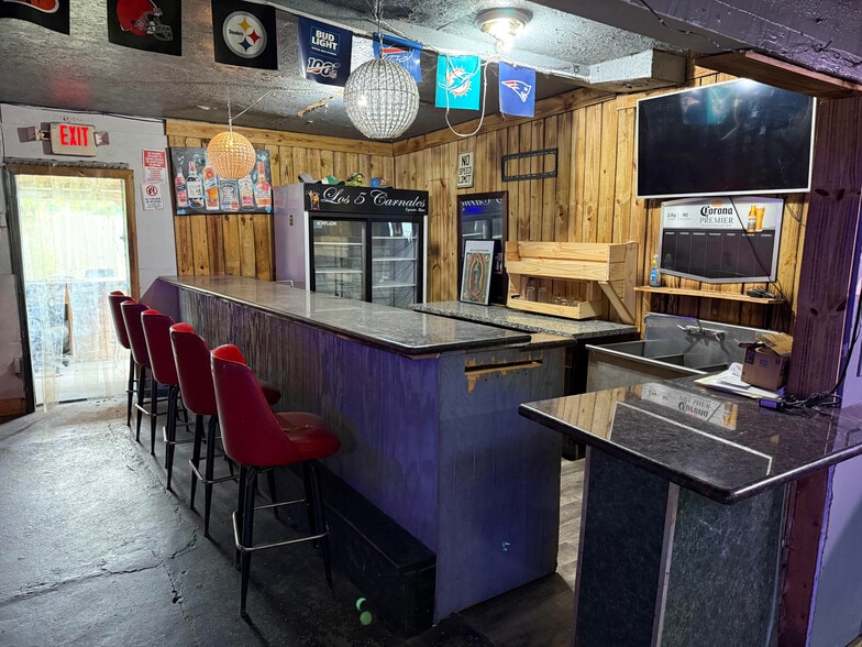 Primary Photo Of 8714 La Porte Rd, Houston Flex For Sale