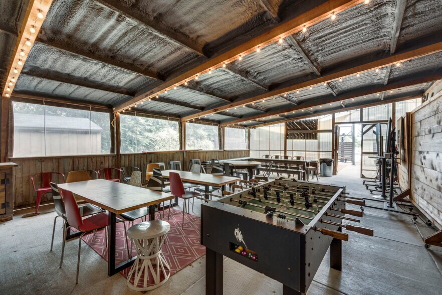 More Photos Of 260 N Miller Rd, Mansfield Religious Facility For Sale