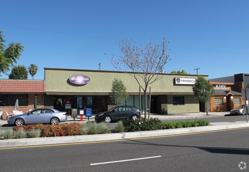 More Photos Of 3311-3317 W Burbank Blvd, Burbank Storefront For Lease