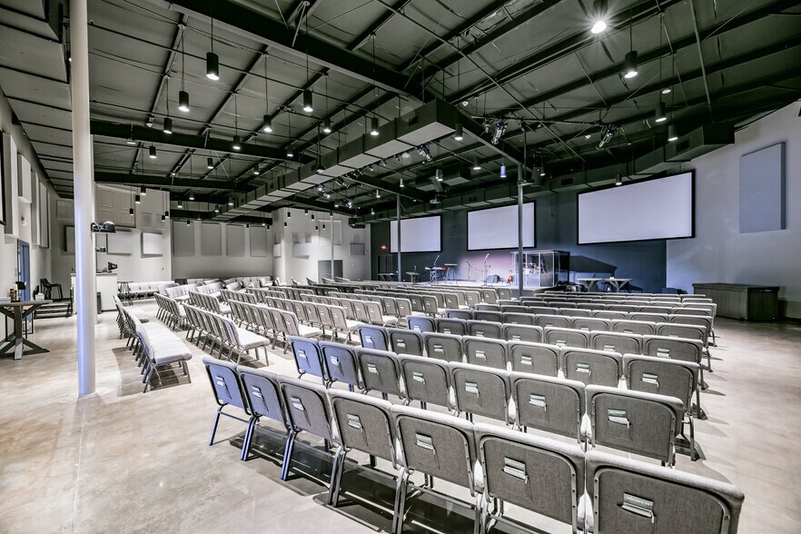 More Photos Of 1222 W Main St, Tomball Religious Facility For Sale