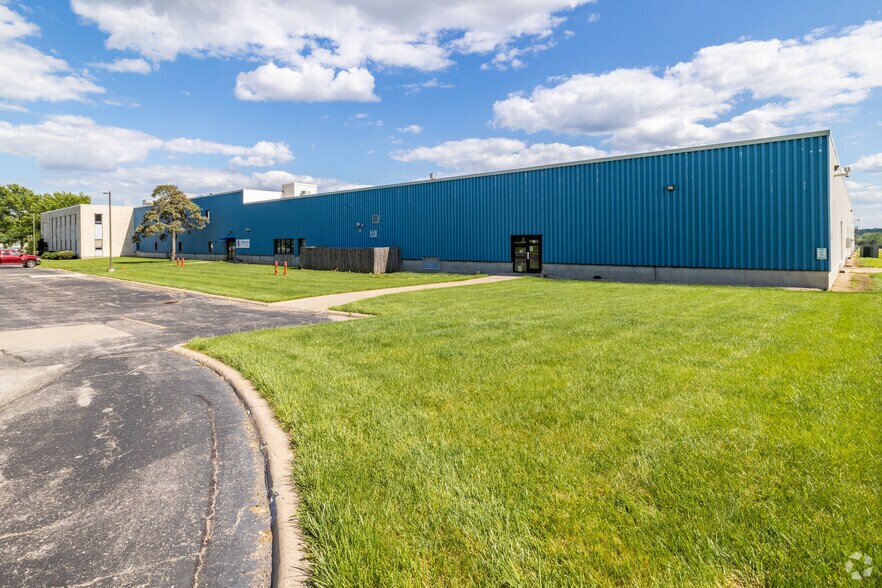 More Photos Of 2901 W Lakeview Rd, Lawrence Warehouse For Lease