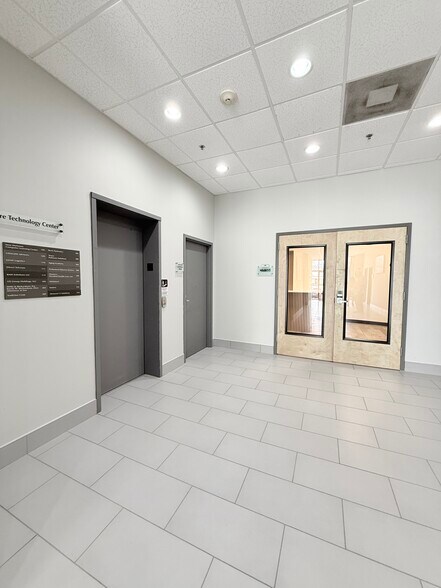 More Photos Of 5402 W Laurel St, Tampa Loft Creative Space For Sale