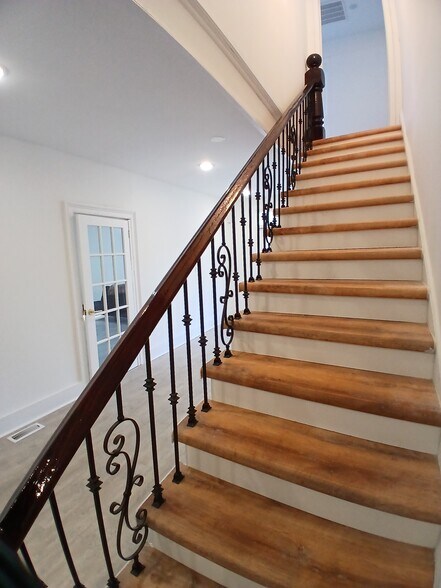 More Photos Of 119 W Main St, Youngsville Freestanding For Lease