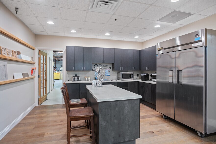 More Photos Of 2620 Temple Heights Dr, Oceanside Manufacturing For Sale