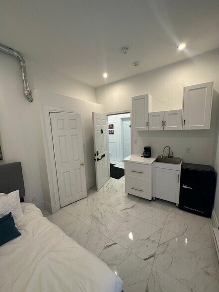 More Photos Of 66 Wellington St S, Hamilton Apartments For Sale