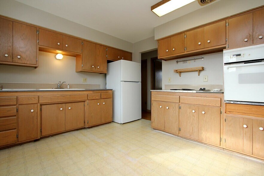 More Photos Of 3805 S Kinnickinnic Ave, Milwaukee Office Residential For Lease