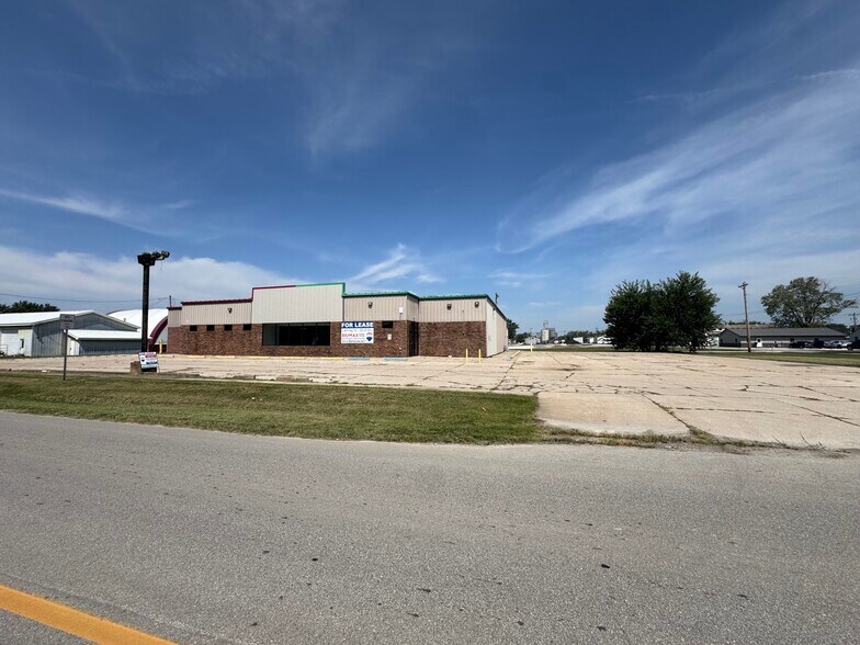 More Photos Of 109 E Clark St, La Plata Freestanding For Lease