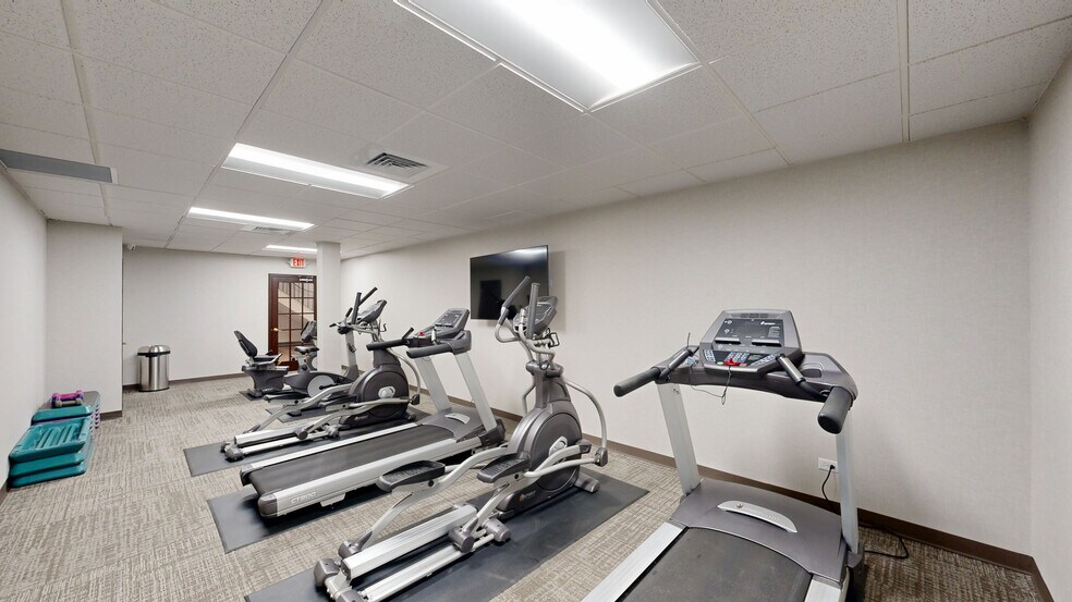 More Photos Of 188 Industrial Dr, Elmhurst Office For Lease