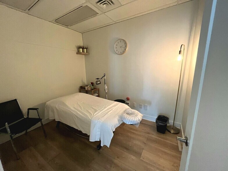 More Photos Of 4885 Kingsway, Burnaby Medical For Lease