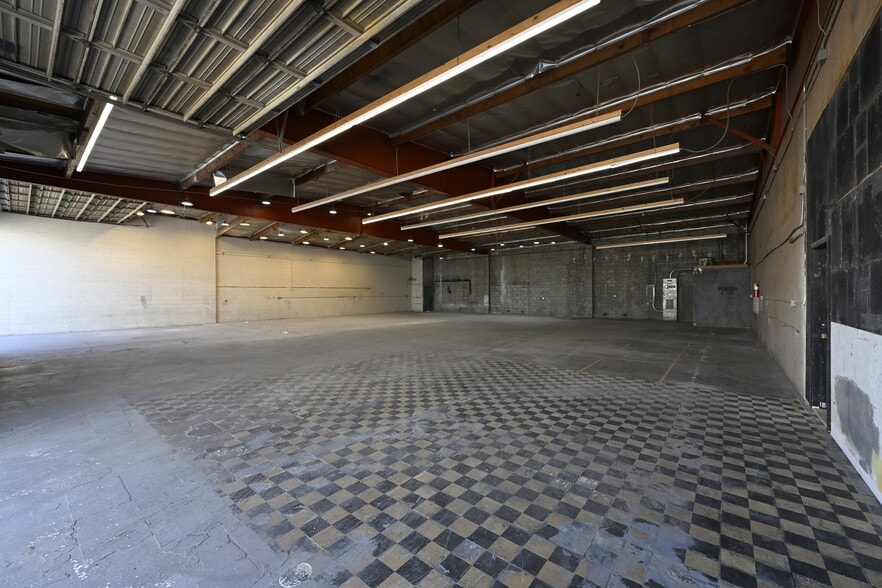 More Photos Of 15023-15035 Califa St, Van Nuys Warehouse For Sale