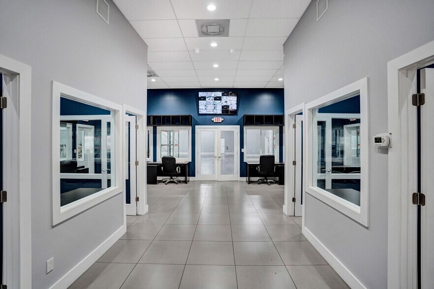 More Photos Of 2521 NE 4th Ave, Pompano Beach Flex For Lease