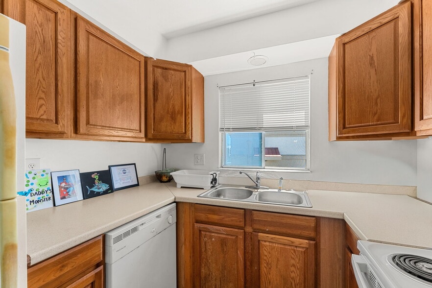 More Photos Of 1592 Jimmy Buffet Mem Hwy, Satellite Beach Office Residential For Sale