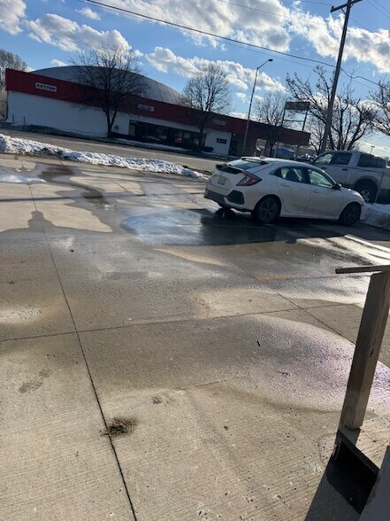 More Photos Of 78 W Walton Blvd, Pontiac Office For Sale