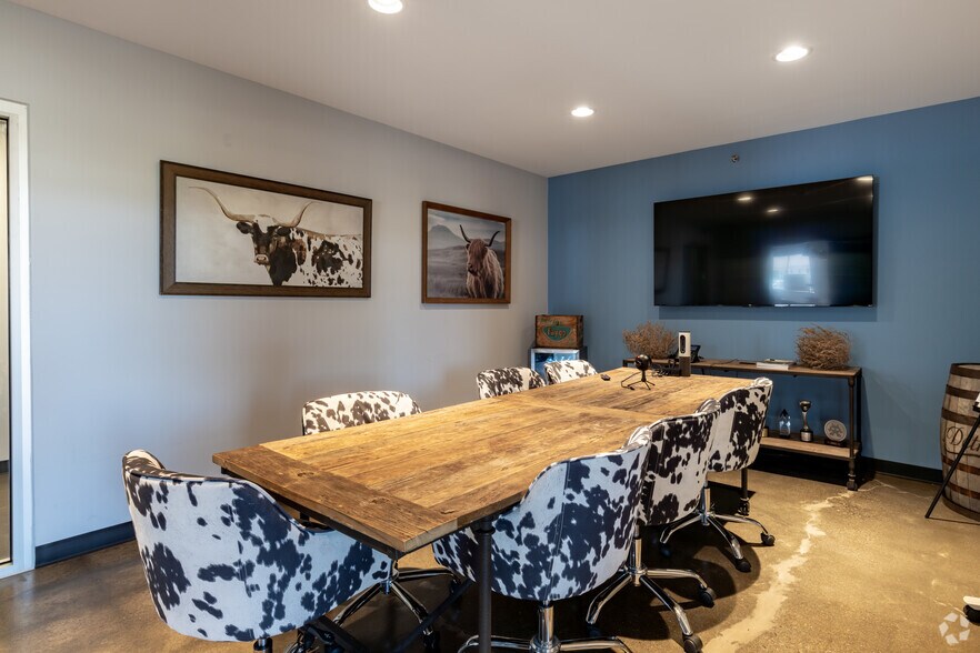 More Photos Of 251 Diversion St, Rochester Office For Sale