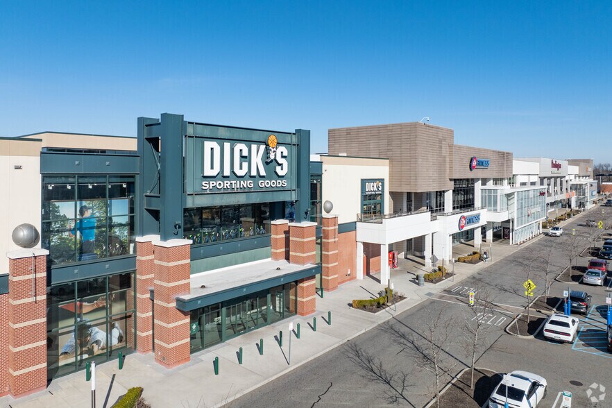 More Photos Of 750 W Sunrise Hwy, Valley Stream General Retail For Lease