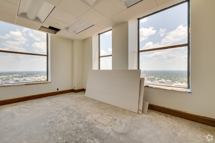 More Photos Of 401 S Boston Ave, Tulsa Office For Lease