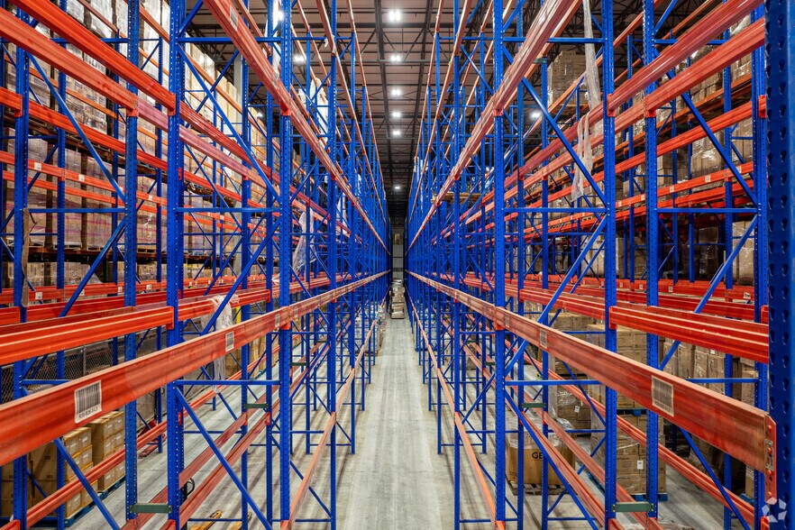 More Photos Of 200 S Pemberton Rd, Pemberton Distribution For Lease