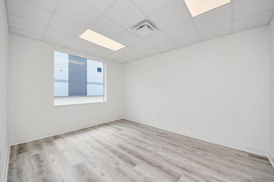 More Photos Of 431-435 Branchwood Ln, Fulshear Office For Lease