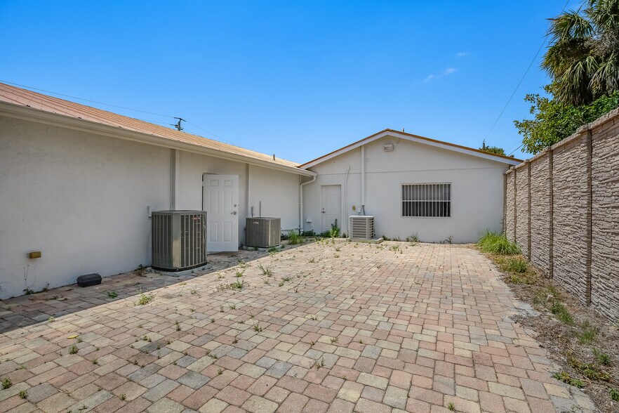 More Photos Of 13214 Palm Beach Blvd, Fort Myers Medical For Sale