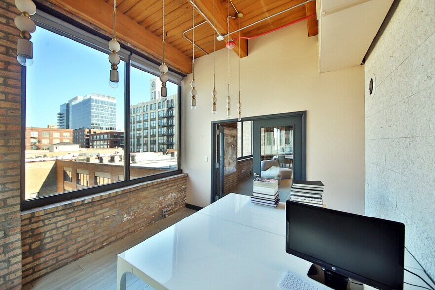 More Photos Of 910 W Van Buren St, Chicago Loft Creative Space For Lease