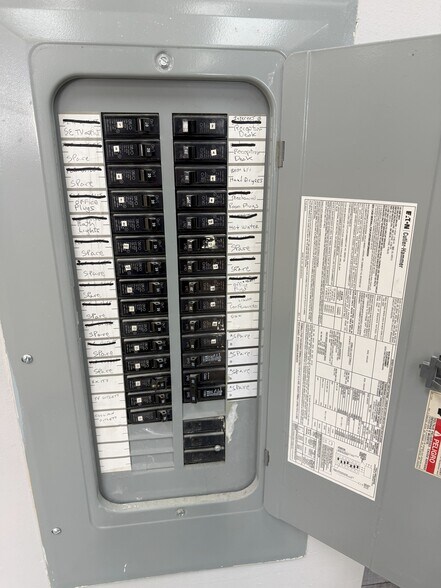 More Photos Of 1023-1049 Main St, Dundee Unknown For Lease