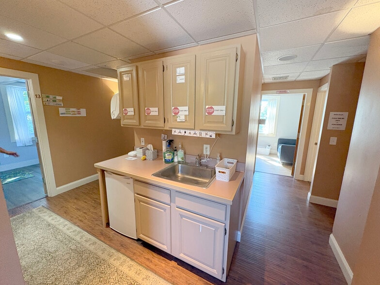 More Photos Of 535 Ocean Ave, Portland Medical For Sale