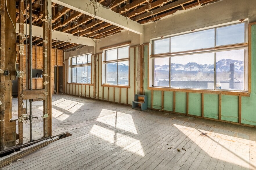 More Photos Of 162 N Main St, Bishop General Retail For Sale