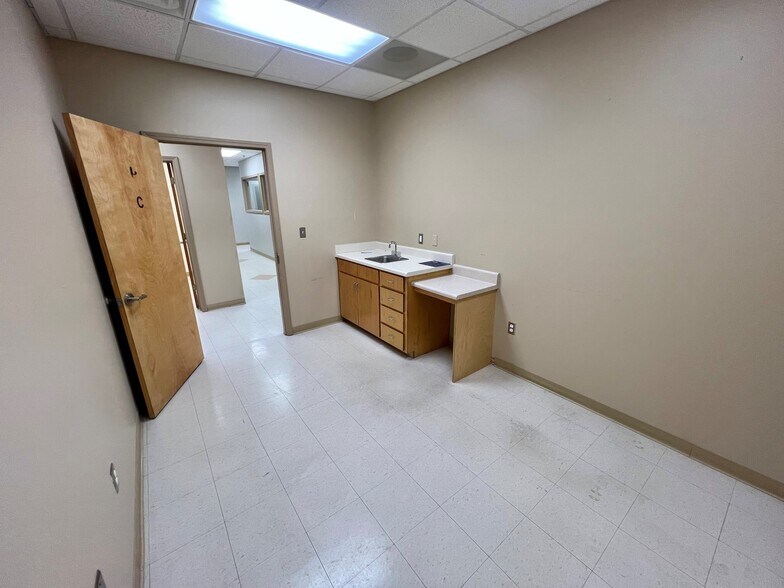 More Photos Of 1707 Watson Blvd, Warner Robins Medical For Lease