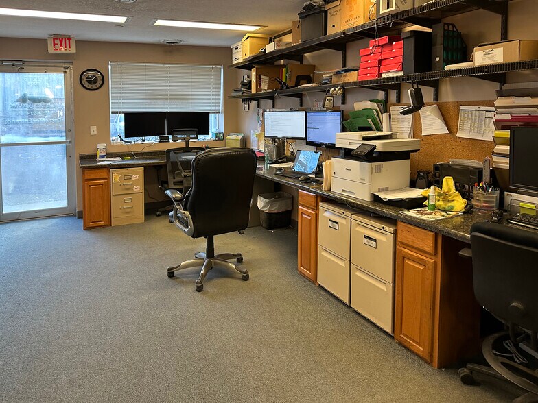 More Photos Of 3276 Fanum Rd, Vadnais Heights Service For Lease