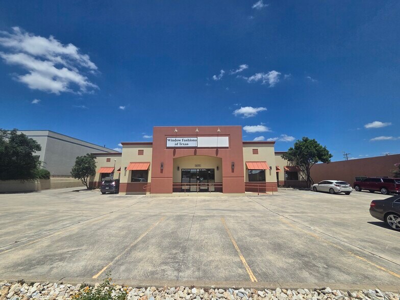More Photos Of 16151 College Oak Dr, San Antonio Showroom For Sale