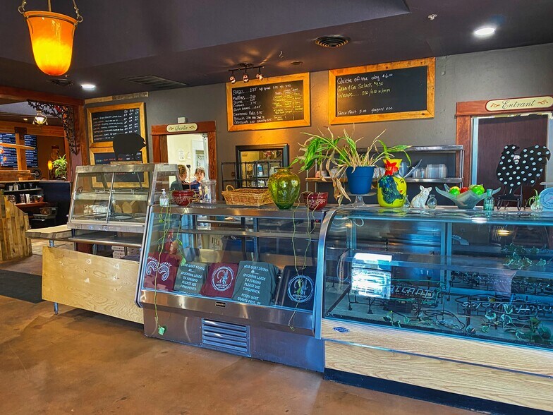 More Photos Of 234 SW 5th St, Grants Pass Restaurant For Lease